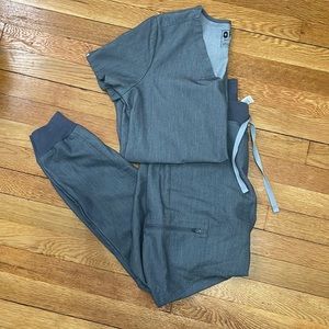 Sz small figs scrub set graphic grey gray casma top joggers excellent condition